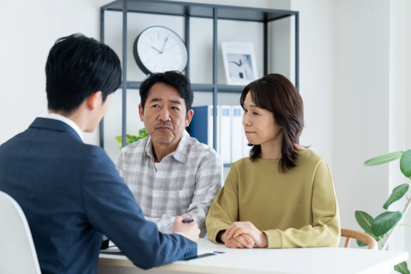 親が認知症でも家は売れる？成年後見制度と売却の流れを解説